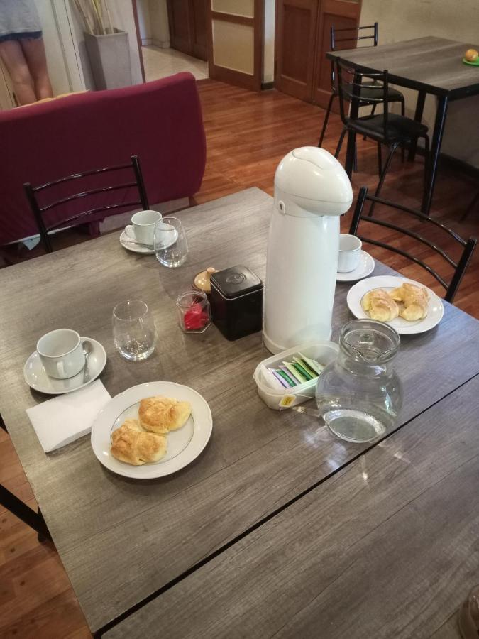 Koala Hostel Мендоса Екстериор снимка