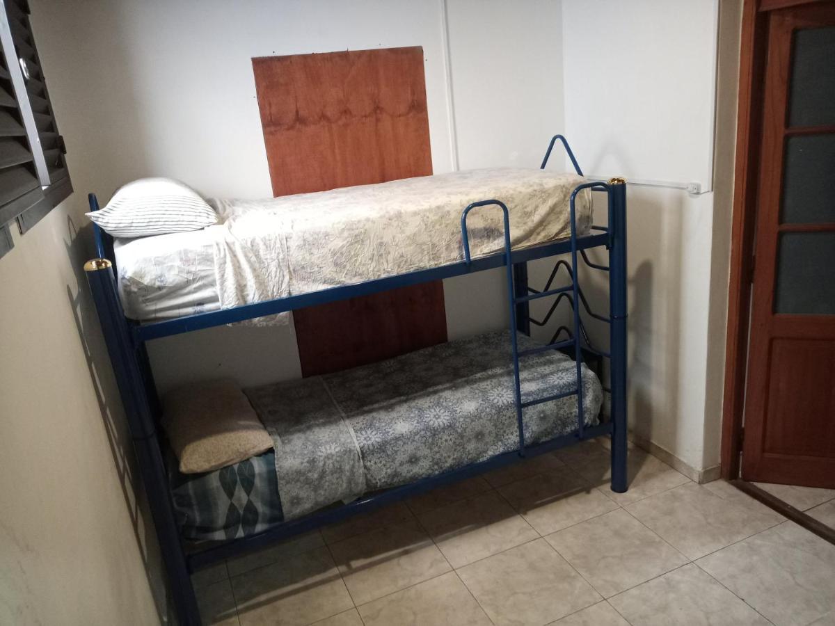 Koala Hostel Мендоса Екстериор снимка