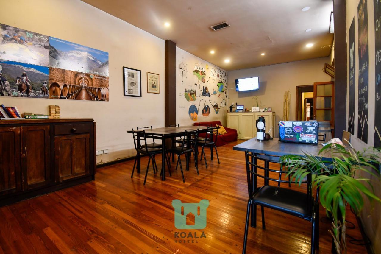 Koala Hostel Мендоса Екстериор снимка
