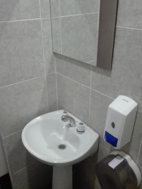Koala Hostel Мендоса Екстериор снимка